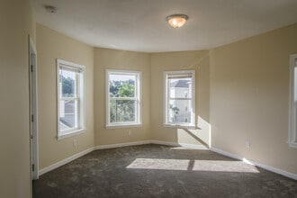 21 Wilson St, Unit 2 in Worcester, MA - Building Photo - Building Photo