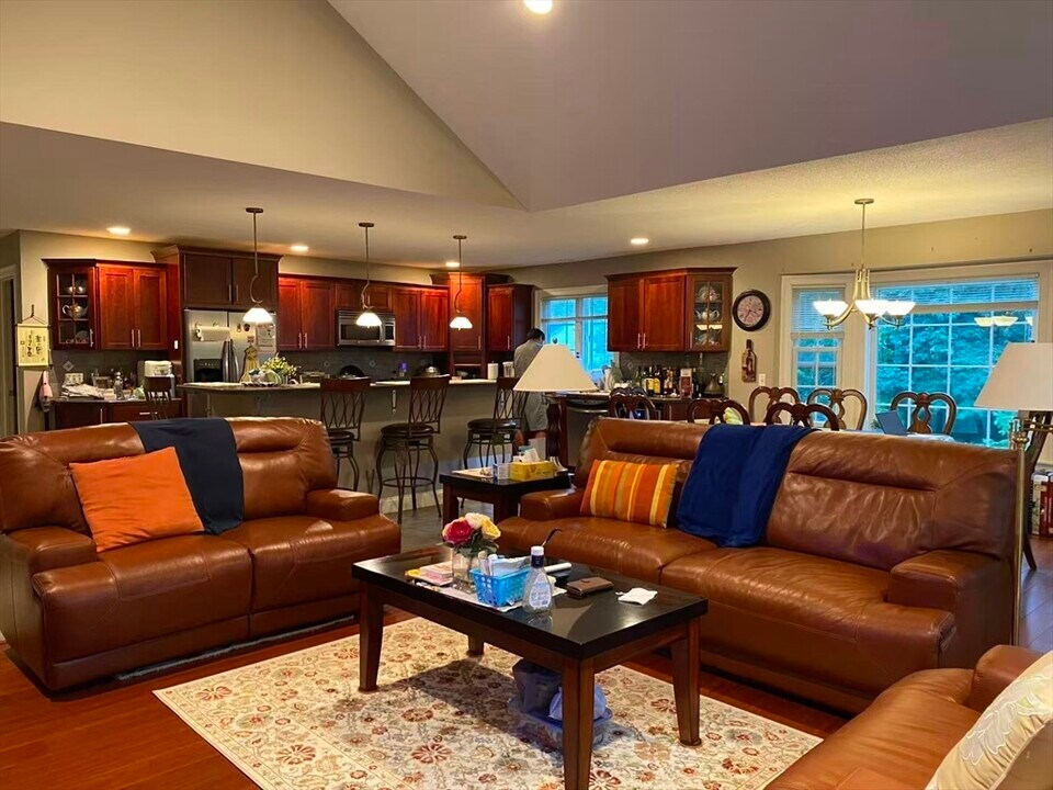 89 Shadow Brook Estates in South Hadley, MA - Building Photo