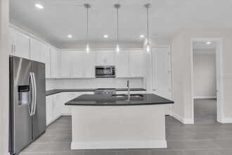 9258 GULF HAVEN Dr in Parrish, FL - Building Photo - Building Photo