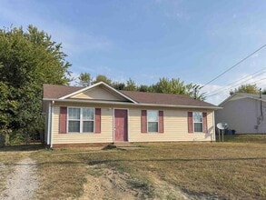 411 Eddy St in Oak Grove, KY - Building Photo - Building Photo