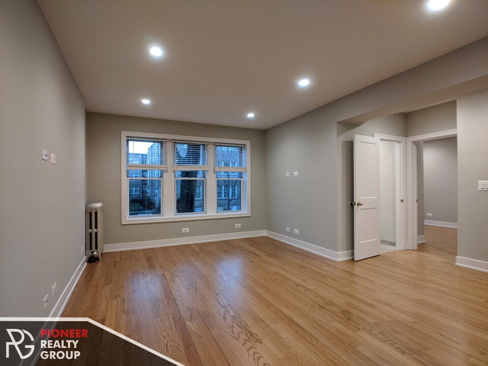 1919 W Winona St, Unit #1 in Chicago, IL - Building Photo
