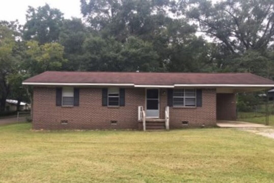 706 E Watson St in Andalusia, AL - Building Photo