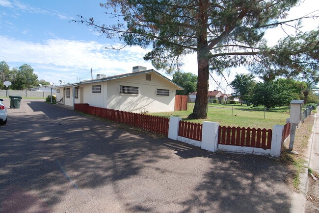 property at 2138 W Morten Ave