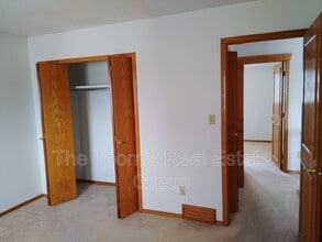 615 Forest Ln NW in Edmonton, AB - Building Photo - Building Photo