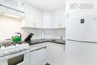 101 W 12th St-Unit -2E in New York, NY - Building Photo - Building Photo