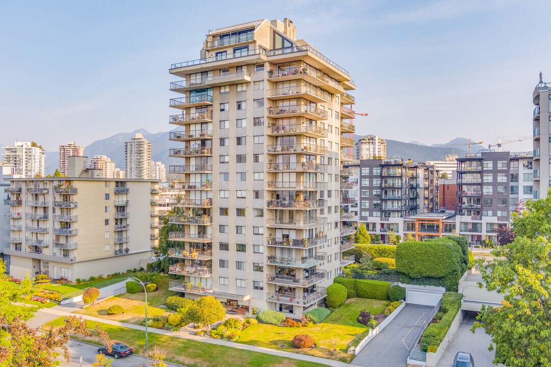 Keith 100 in North Vancouver, BC - Building Photo