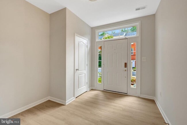 12913 Wood Cres Cir in Herndon, VA - Building Photo - Building Photo