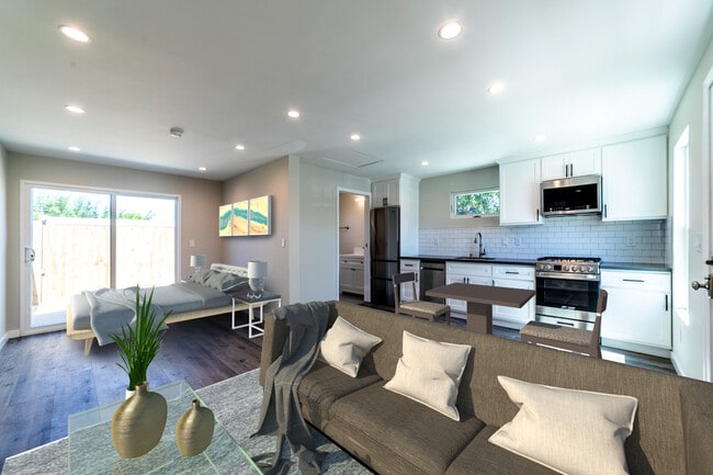 8423 Barnsley Ave, Unit ADU