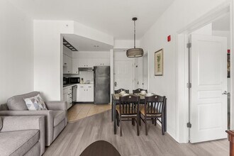 8303 Palm Pkwy in Orlando, FL - Building Photo - Building Photo