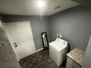 8906 Lockwood Dr in Houston, TX - Foto de edificio - Building Photo