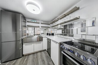 2600 Collins Ave, Unit 307 in Miami Beach, FL - Building Photo - Building Photo