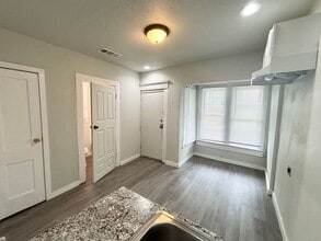 1627 Alston Ave in Fort Worth, TX - Foto de edificio - Building Photo