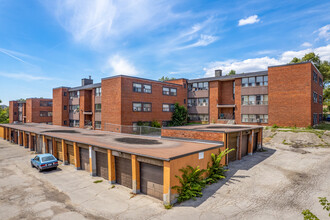 33 Flamborough Dr in Toronto, ON - Building Photo - Building Photo