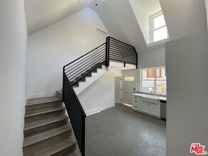 1301 W 22nd St in Los Angeles, CA - Building Photo - Building Photo