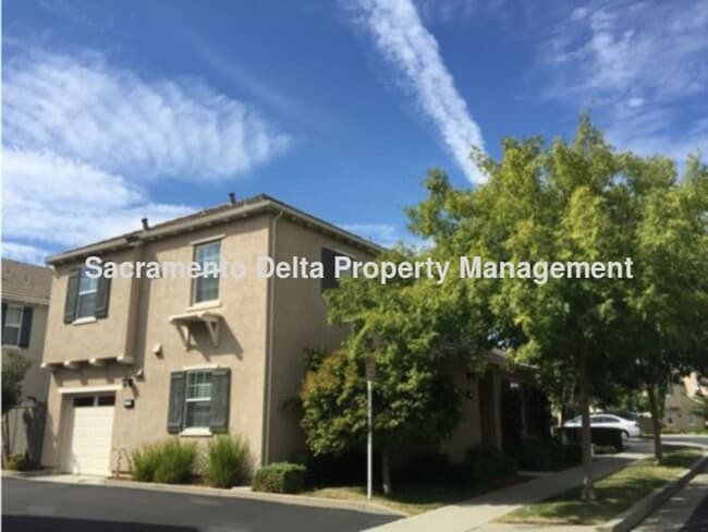 211 Chambord Way in Roseville, CA - Building Photo - Building Photo