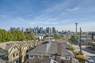 547 Highland Dr in Seattle, WA - Building Photo - Building Photo