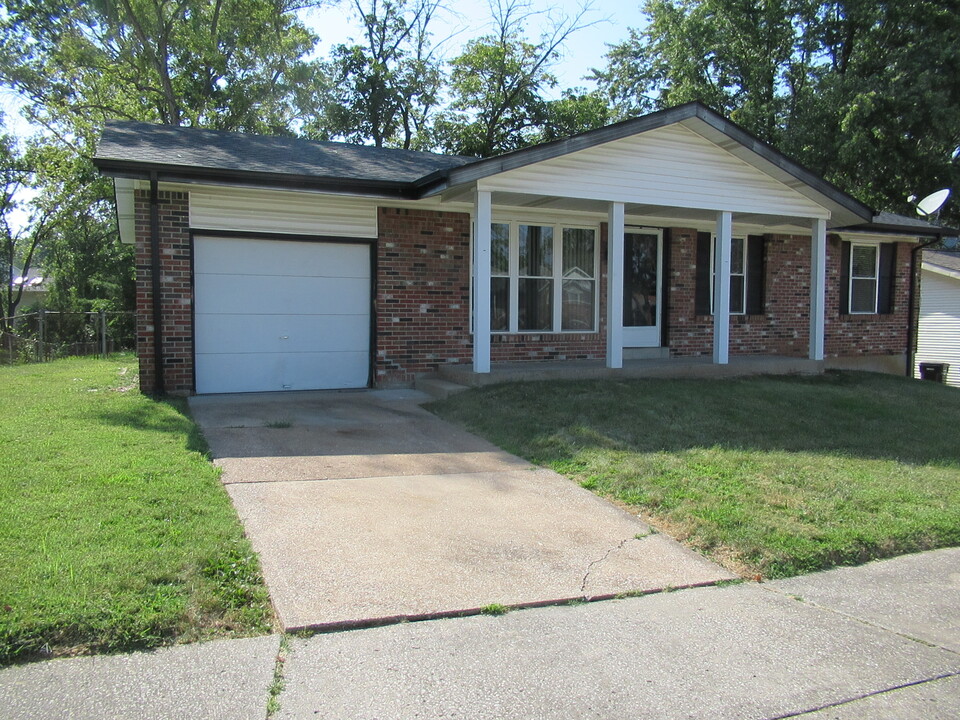 1617 Dover Trace Dr in Fenton, MO - Building Photo