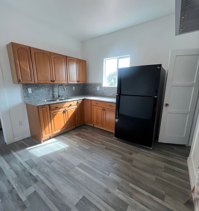 633 W 53rd St in Los Angeles, CA - Building Photo