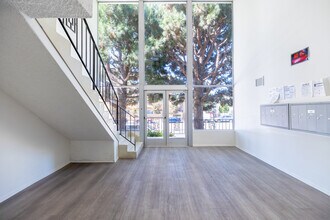 BEAUTIFUL REMODELED 1 AND 2 BEDROOM UNITS in North Hollywood, CA - Foto de edificio - Building Photo