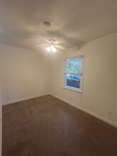 112 W Poplar Ave in Carrboro, NC - Building Photo - Building Photo