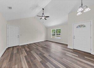 106 Eastview Dr in Crestview, FL - Foto de edificio - Building Photo