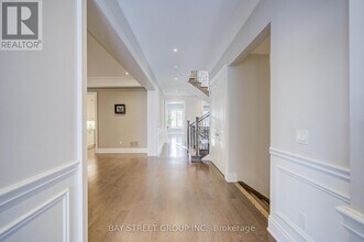 75 Douglas Rd in Richmond Hill, ON - Building Photo - Building Photo