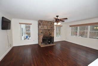 396 Eastport Manor Rd in Manorville, NY - Building Photo - Building Photo