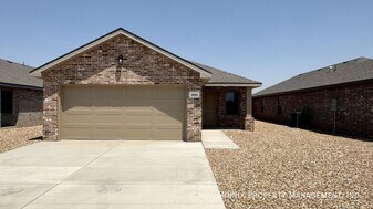 8005 Date Ave in Lubbock, TX - Building Photo