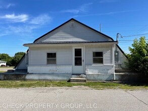 712 Peytona Beach Rd in Waddy, KY - Building Photo - Building Photo