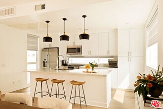 859 Hyperion Ave in Los Angeles, CA - Building Photo - Building Photo