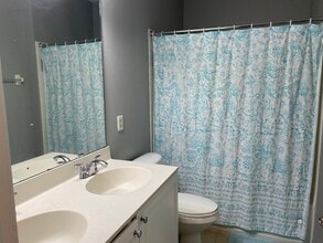 10000 Gate Pky N in Jacksonville, FL - Foto de edificio - Building Photo