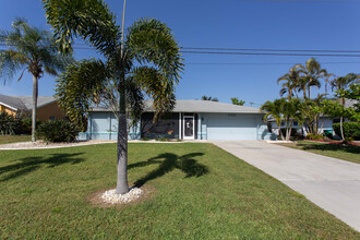 1502 SE 11th Pl in Cape Coral, FL - Building Photo - Building Photo