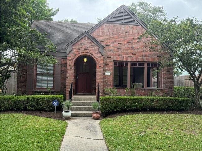property at 1616 Banks St
