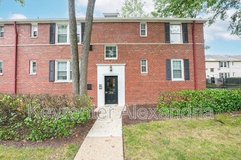 206 N George Mason Dr in Arlington, VA - Building Photo