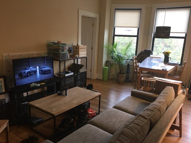 591 Beacon St, Unit 5 in Boston, MA - Foto de edificio - Building Photo