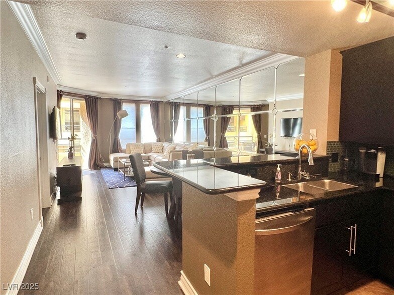 230 E Flamingo Rd, Unit 215 in Las Vegas, NV - Building Photo