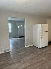 306 Pershing Ave NW, Unit 306 in Massillon, OH - Foto de edificio - Building Photo