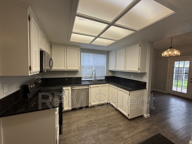 9075 Mirassou Ct in Sacramento, CA - Building Photo - Building Photo