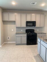 214 Bent Creek Dr in Hutto, TX - Building Photo - Building Photo