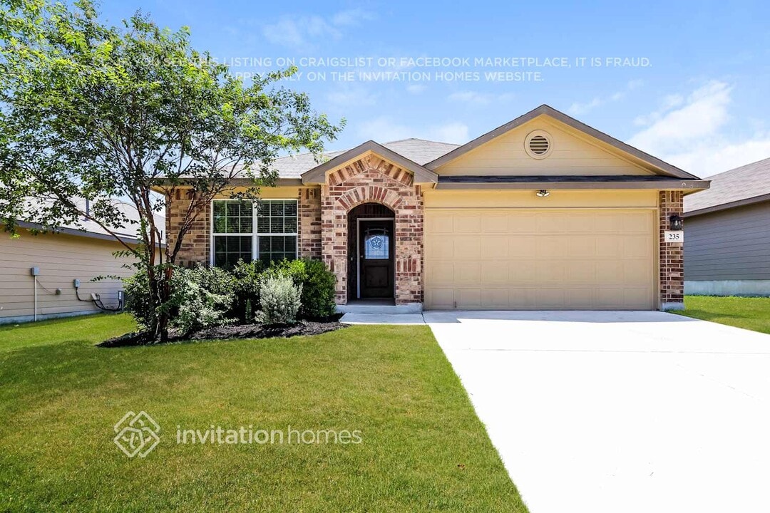 235 Elisabeth Run in San Antonio, TX - Building Photo
