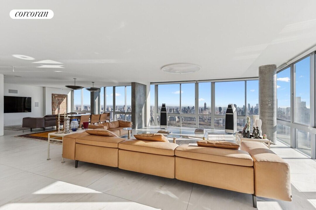 101 W 67th St in New York, NY - Building Photo