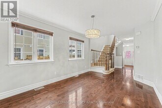 429 Ashbourne Crescent in Ottawa, ON - Building Photo - Building Photo