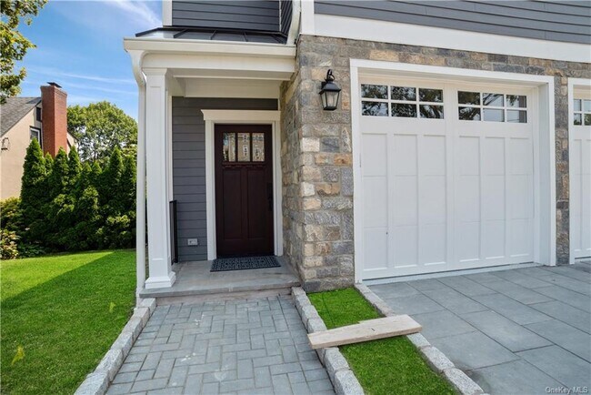 15 Park Ave in Harrison, NY - Building Photo - Building Photo