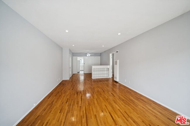 property at 5307 Vantage Ave