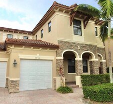 9855 NW 89th Terrace in Doral, FL - Building Photo