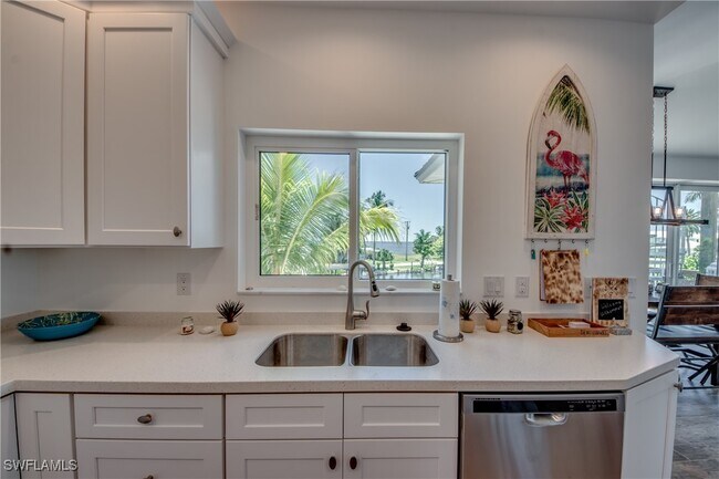 2579 Third St in Matlacha, FL - Building Photo - Building Photo