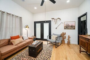 502 Dark St in Brenham, TX - Building Photo