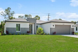 24489 SW Kingsway Cir in Lake Suzy, FL - Building Photo - Building Photo