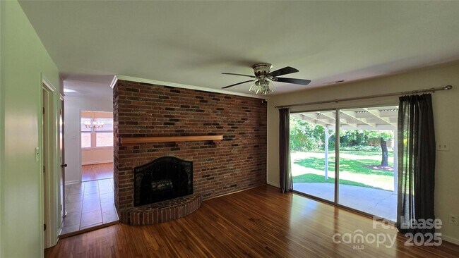 9124 Sandburg Ave in Charlotte, NC - Building Photo - Building Photo