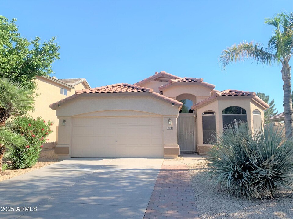 1723 E Erie St in Gilbert, AZ - Building Photo